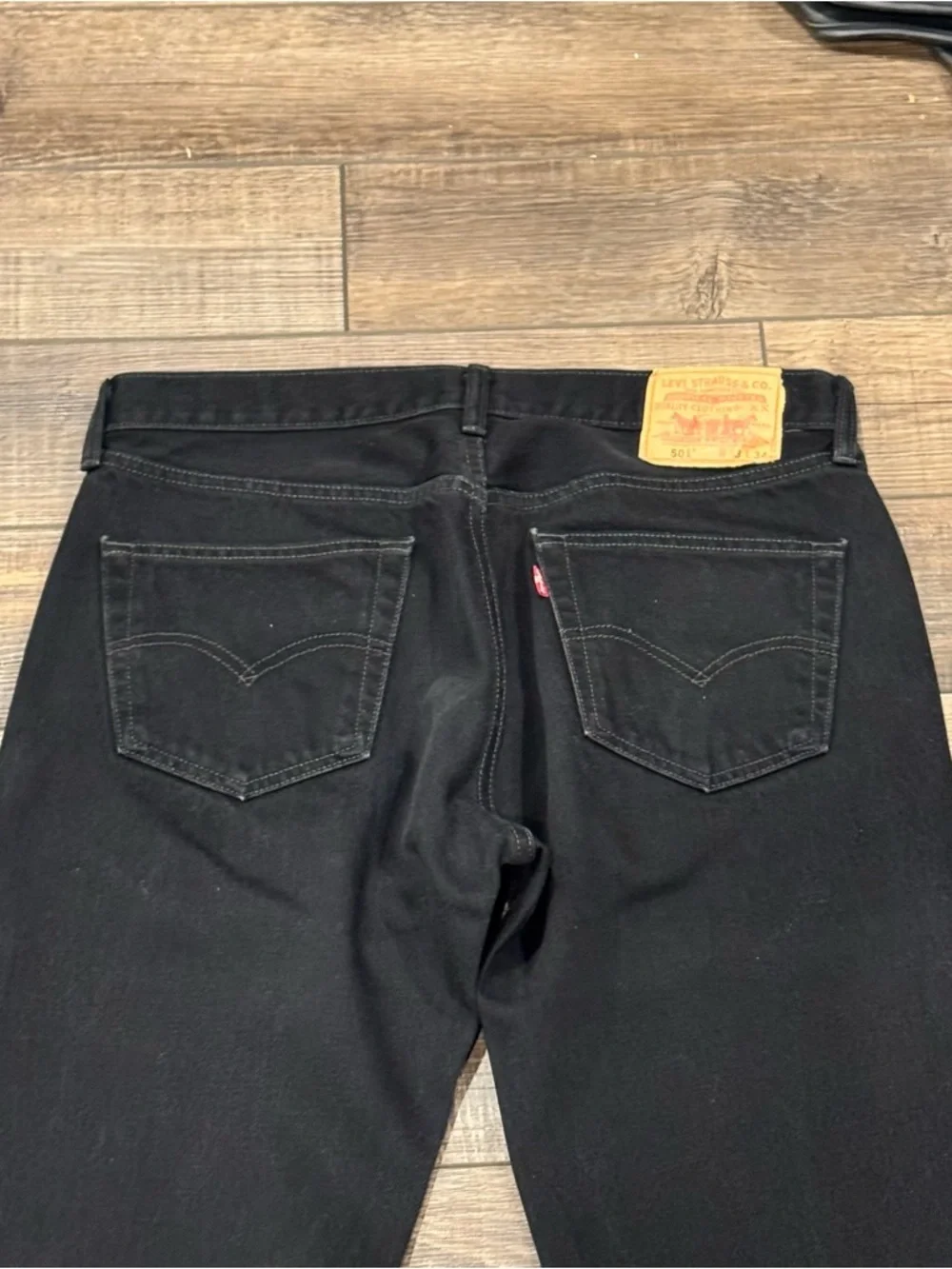 Levis 501 Button Fly Jeans Mens 33 x 34 Black Straight Leg 100% Cotton Denim